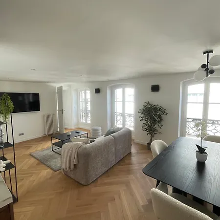 Neuf à 500m Des Champs-élysées